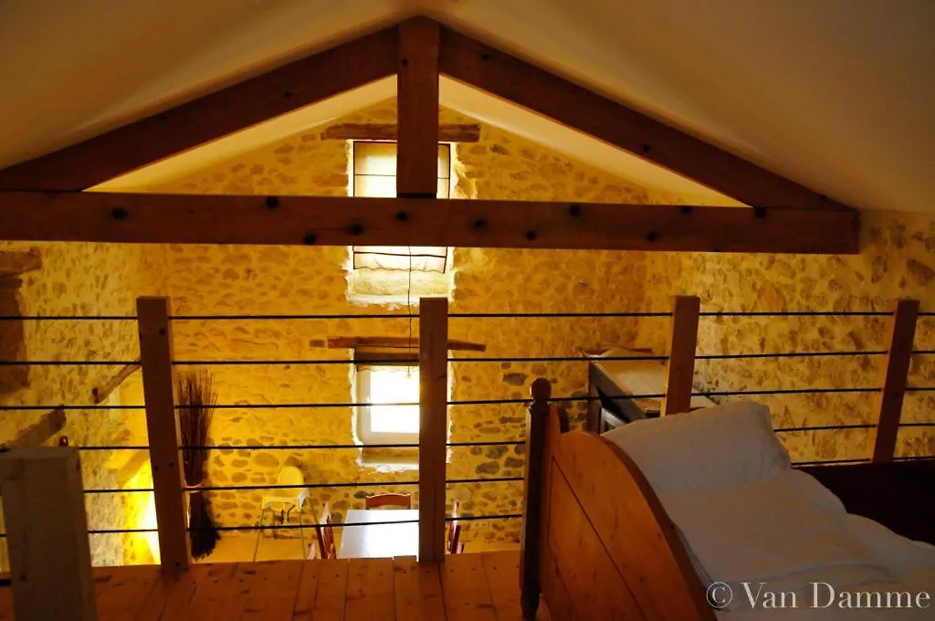 Gites Du Domaine Des Dames Vallon-Pont-dʼArc 0*,